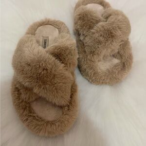 Cozy Faux Fur Slippers in Tan